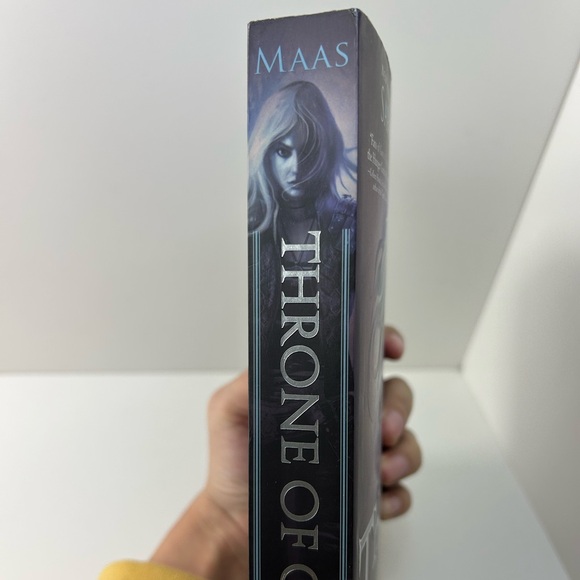 Throne of Glass Book by Sarah J. Maas - Picture 3 of 12